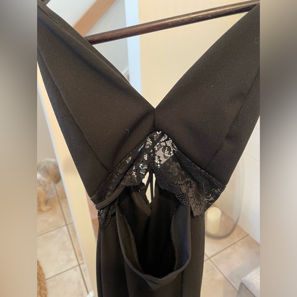 Black long dress with lace - Picture 10 of 11